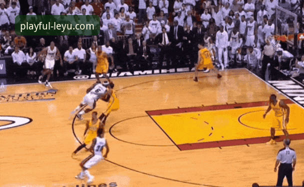 掌握赛事动态的实用技巧：从湖人步行者对攻战看如何高效获取体育资讯